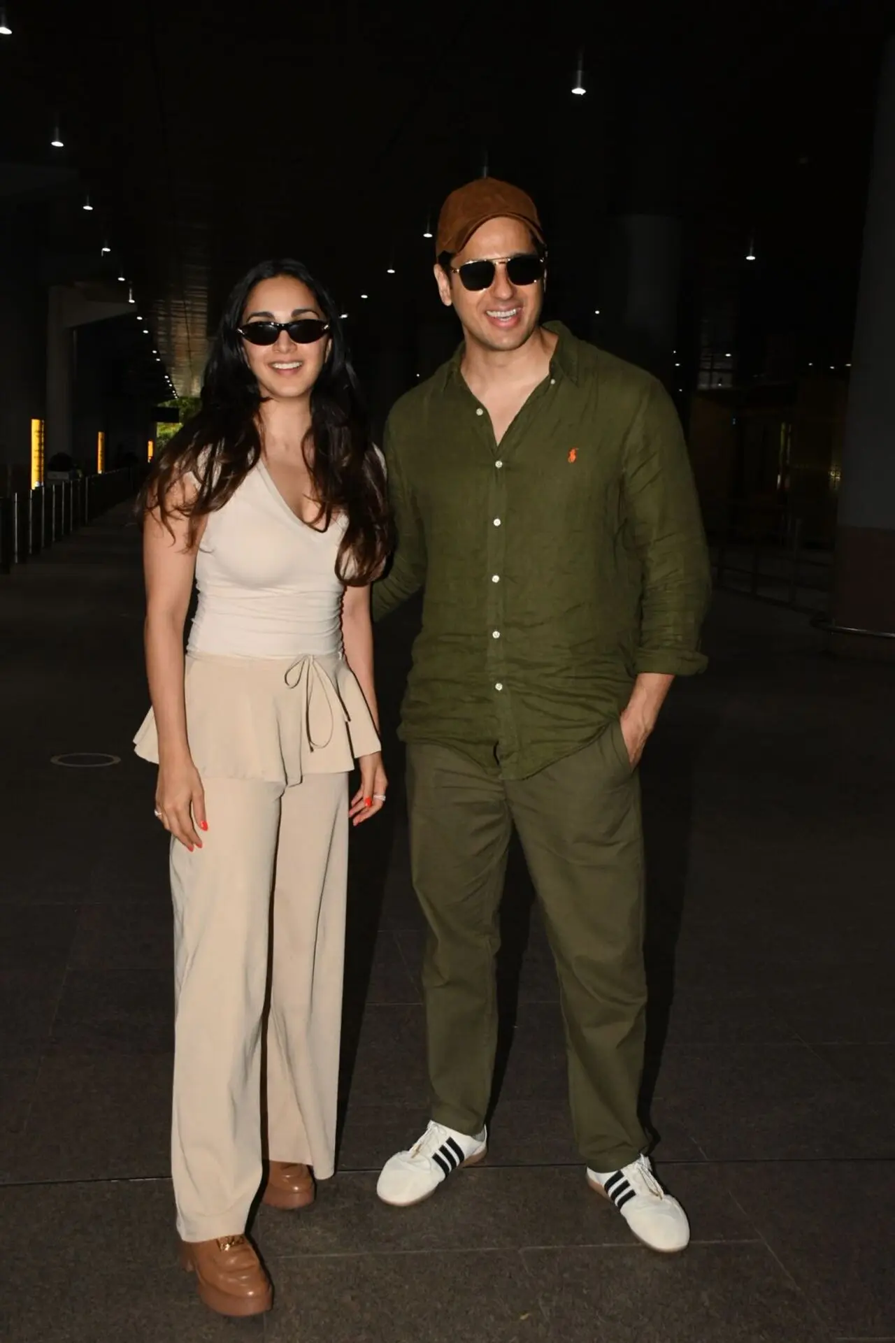 Kiara Advani and Sidharth Malhotra spotted in casuals at Mumbai airport Kiara Advani and Sidharth Malhotra spotted in casuals at Mumbai airport